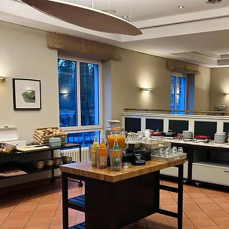 Wyndham Garden 4*