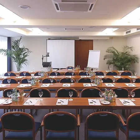 מלון Wyndham Garden פוטסדאם